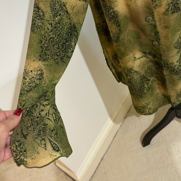 Studio C gorgeous green and yellow button down long top size 14-16 w/ side slit - Picture 4 of 11